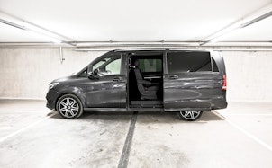Vehicle image MERCEDES-BENZ V 300 d lang 4matic Van