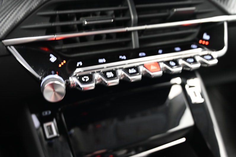 Vehicle image PEUGEOT 2008