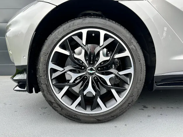 Aston Martin DBX 707 4.0 V8 Bi-Turbo