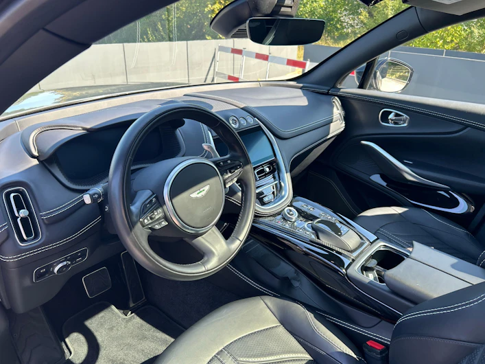 immagine del veicolo ASTON MARTIN DBX