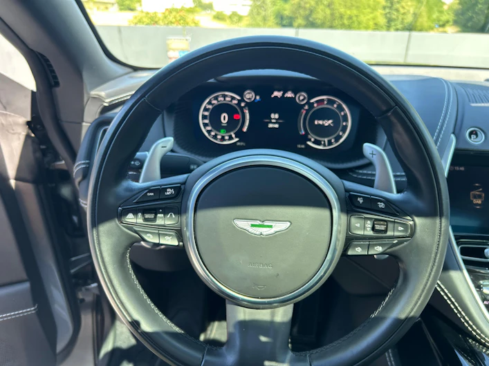 immagine del veicolo ASTON MARTIN DBX