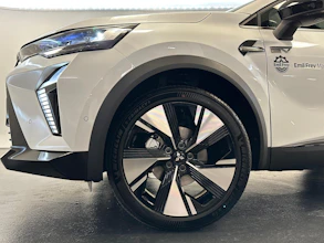 https://vehicle.imgix.net/4071798/6442bce3-386d-490c-8405-b4d48e647fb6.jpg