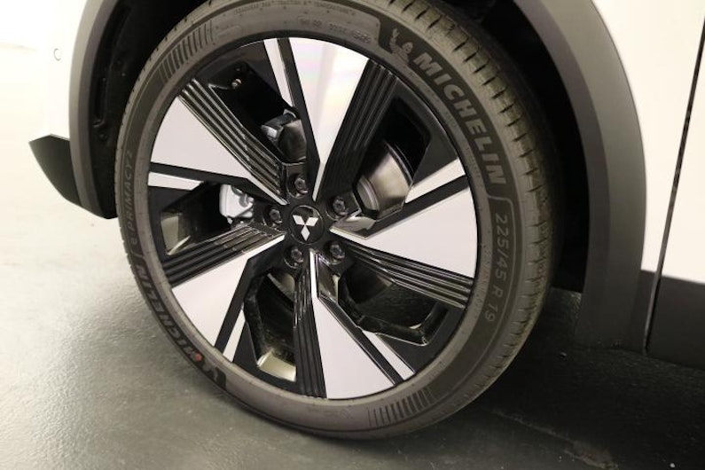 Vehicle image MITSUBISHI GRANDIS