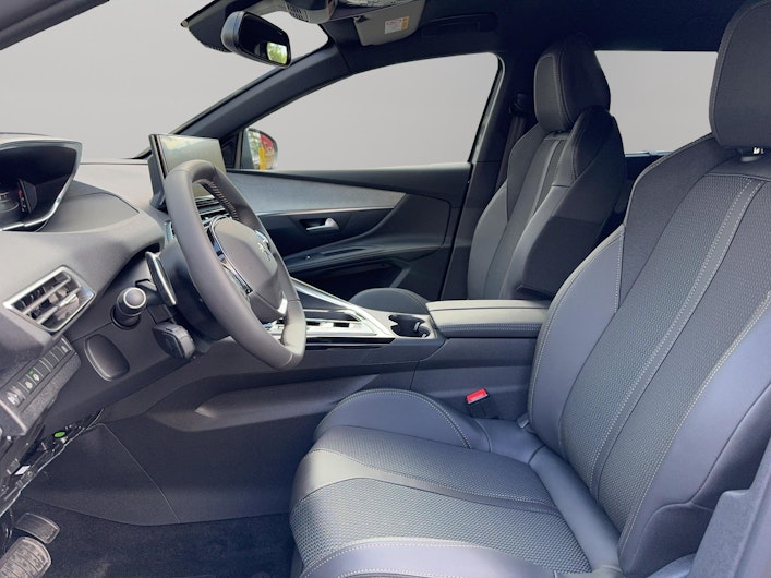 Vehicle image PEUGEOT 5008