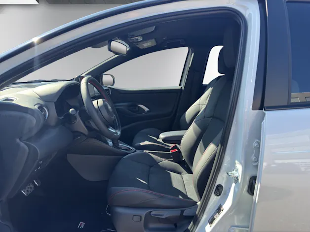 Toyota Yaris 1.5 VVT-i HSD GR Sport