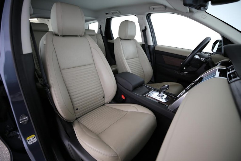 Vehicle image LAND ROVER DISCOVERY SPORT