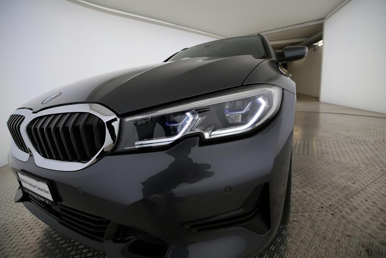 Vehicle image BMW 3 SERIES