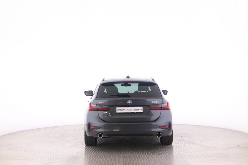 Vehicle image BMW 3 SERIES