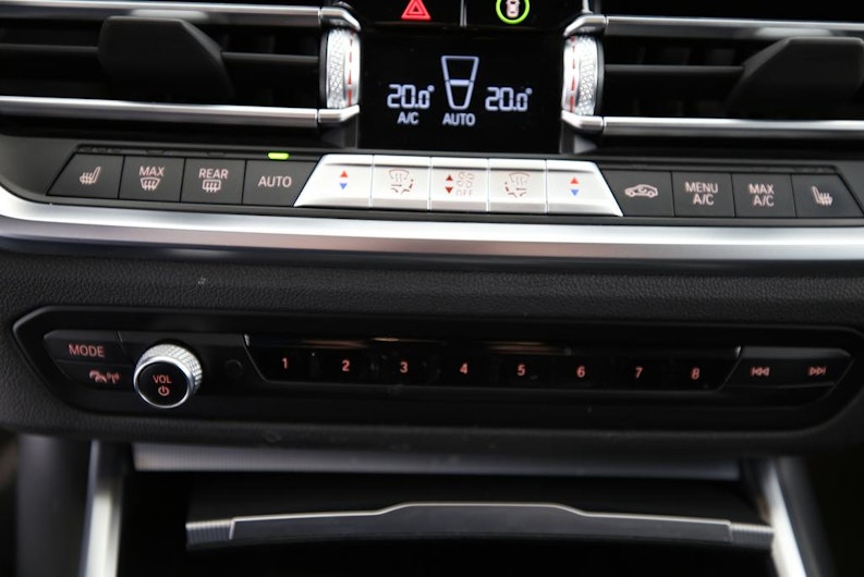 Vehicle image BMW 3 SERIES