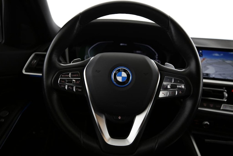 Vehicle image BMW 3 SERIES