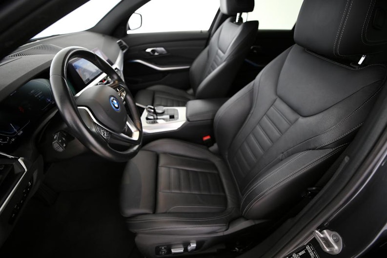 Vehicle image BMW 3 SERIES