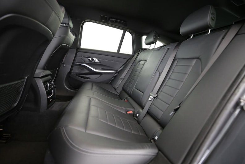 Vehicle image BMW 3 SERIES