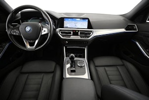 Vehicle image BMW 330e xDrive Touring