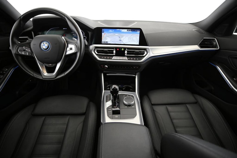 Vehicle image BMW 3 SERIES