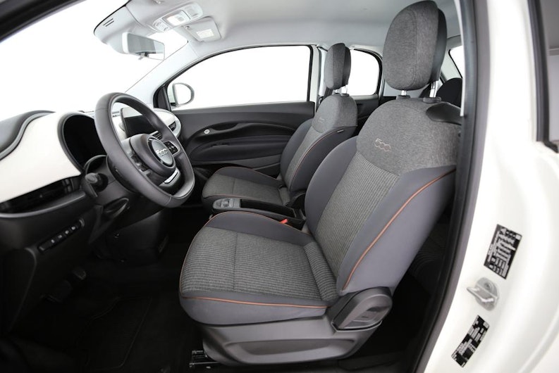 Vehicle image FIAT 500