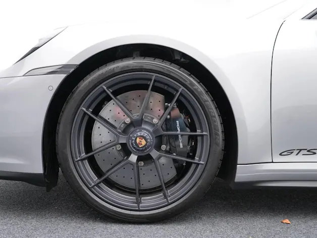 Porsche 911 Carrera 4 GTS