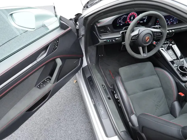 Porsche 911 Carrera 4 GTS