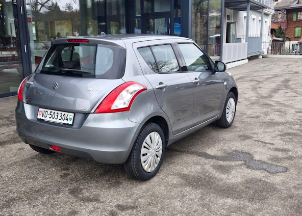 Vehicle image 4 Vehicle image 4