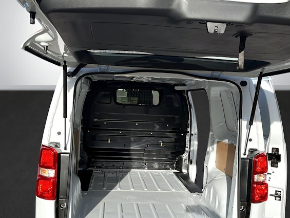 Vehicle image 8 Vehicle image 8