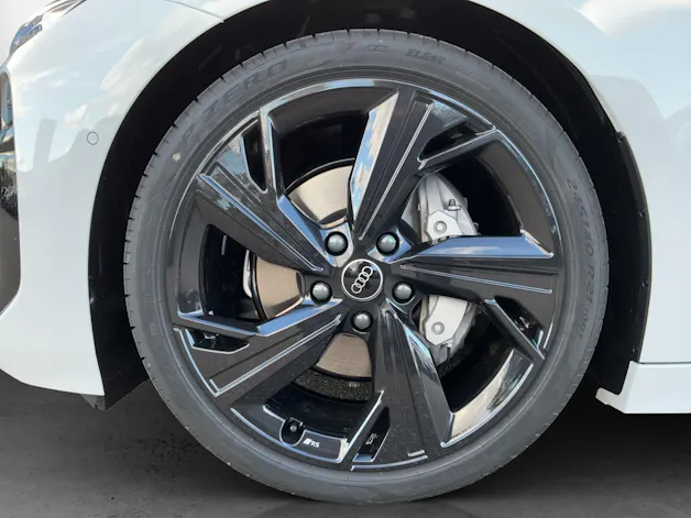 Audi A6 Avant e-tron quattro