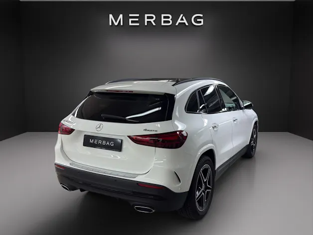 Mercedes-Benz GLA 220d 4Matic 8G-DCT