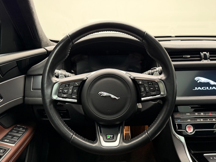 Vehicle image JAGUAR XF