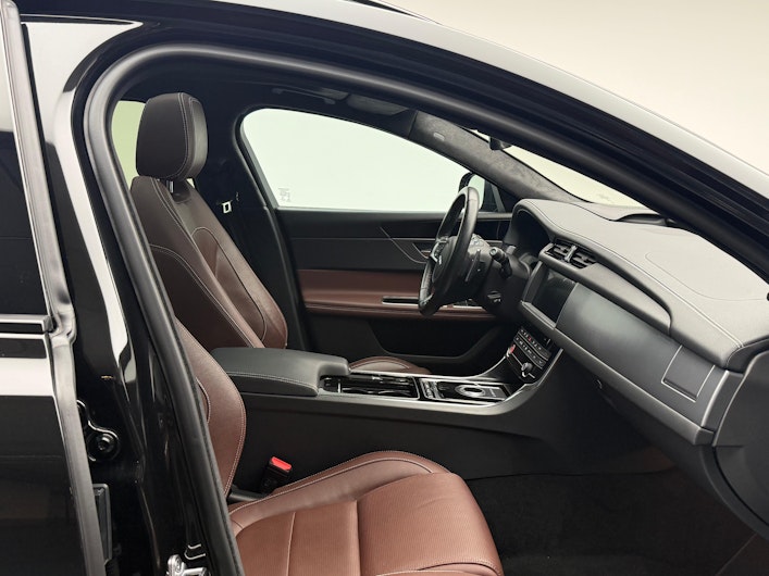 Vehicle image JAGUAR XF