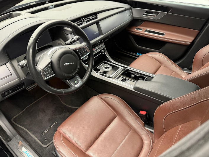 Vehicle image JAGUAR XF