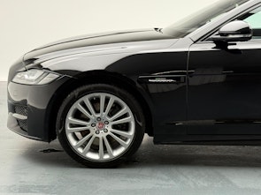 Vehicle image JAGUAR XF Sportbrake 2.0 T R-Sport AWD