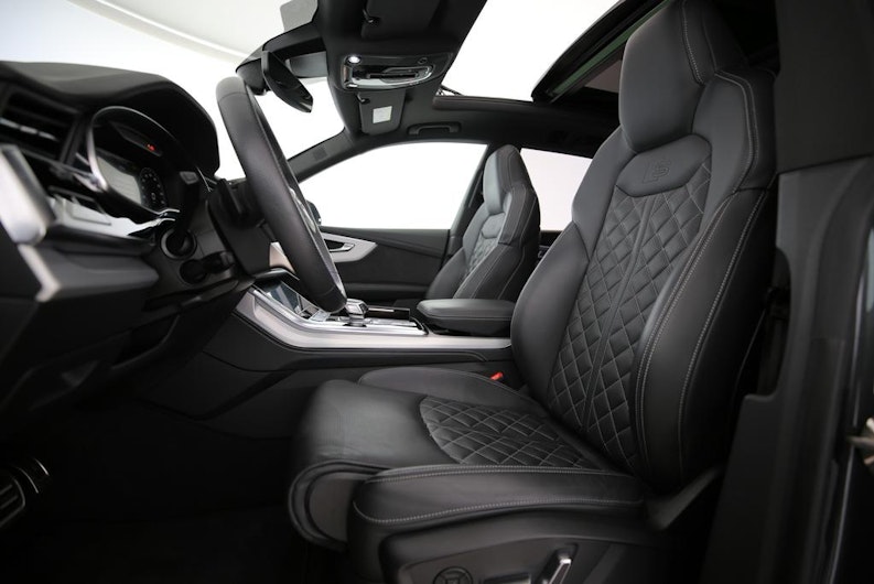 Vehicle image AUDI Q8