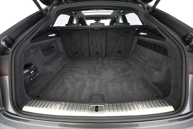 Vehicle image AUDI Q8