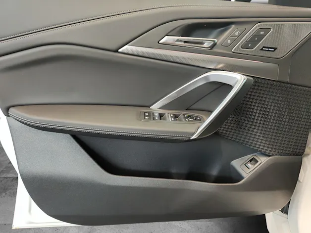 BMW X1 30e xDrive paddles