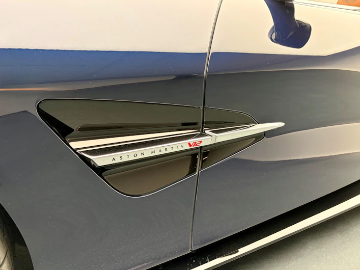 Fahrzeugbild ASTON MARTIN V12 Vanquish