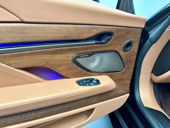 Fahrzeugbild ASTON MARTIN V12 Vanquish