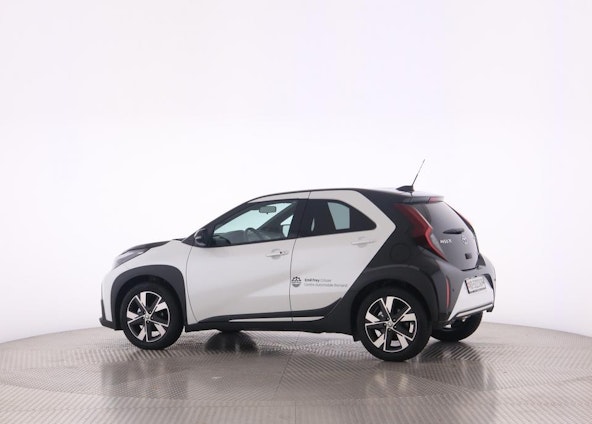 Vehicle image 4 Vehicle image 4