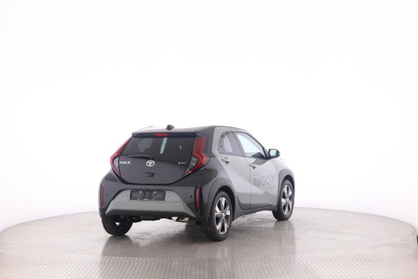 Vehicle image 16 Vehicle image 16