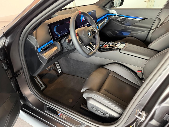 Vehicle image BMW 5 SERIES