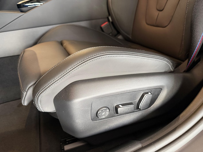 Vehicle image BMW 5 SERIES