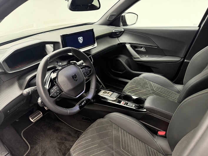 Vehicle image PEUGEOT 2008