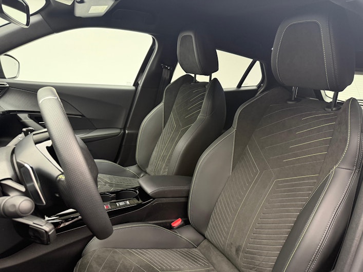 Vehicle image PEUGEOT 2008