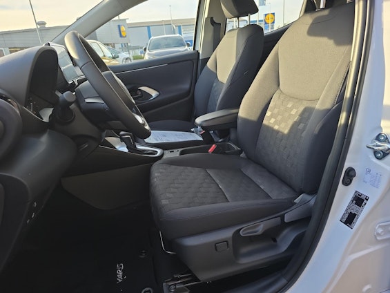 Vehicle image 10 Vehicle image 10