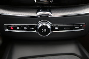 Vehicle image VOLVO XC60 2.0 T6 TE R-Design eAWD