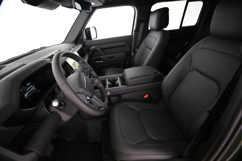 Vehicle image LAND ROVER DEFENDER