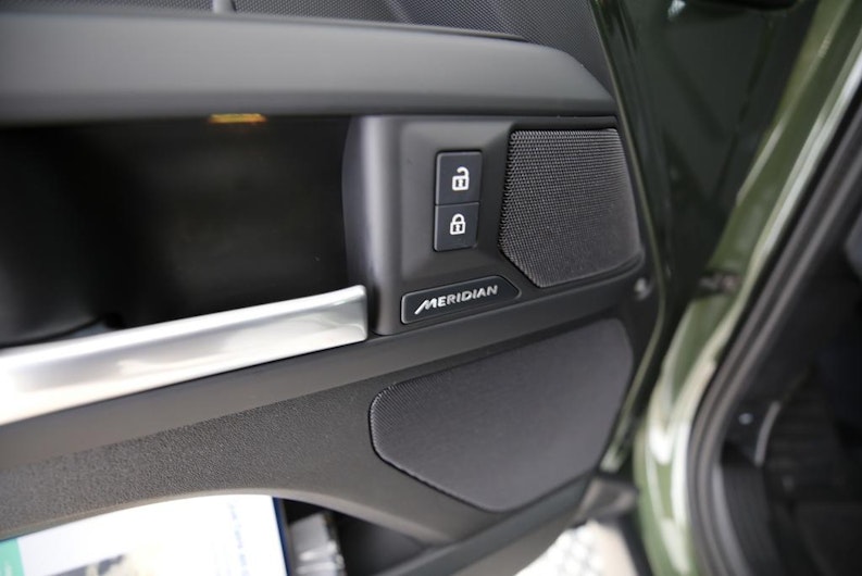 Vehicle image LAND ROVER DEFENDER