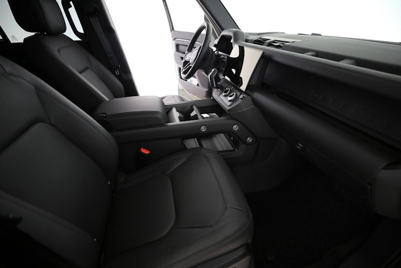 Vehicle image LAND ROVER DEFENDER