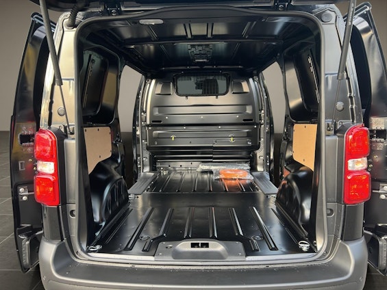 Vehicle image 16 Vehicle image 16