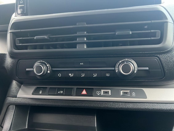 Vehicle image 14 Vehicle image 14