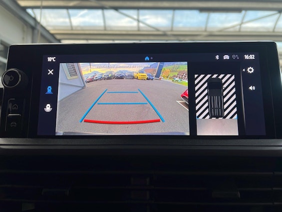 Vehicle image 13 Vehicle image 13