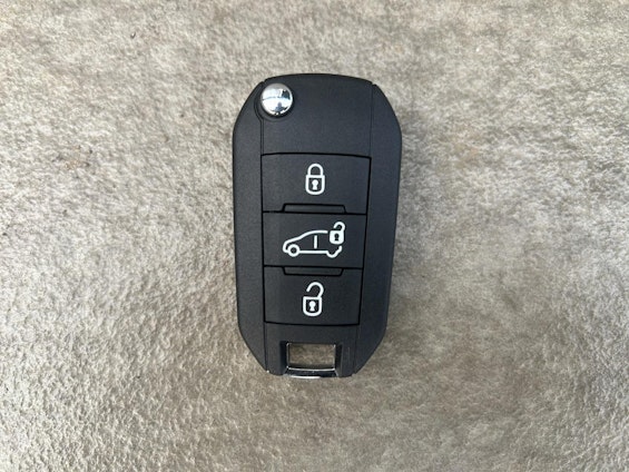 Vehicle image 18 Vehicle image 18