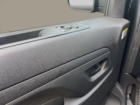 Vehicle image 15 Vehicle image 15